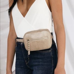 Lulu’s- Embroided Snake Belt bag